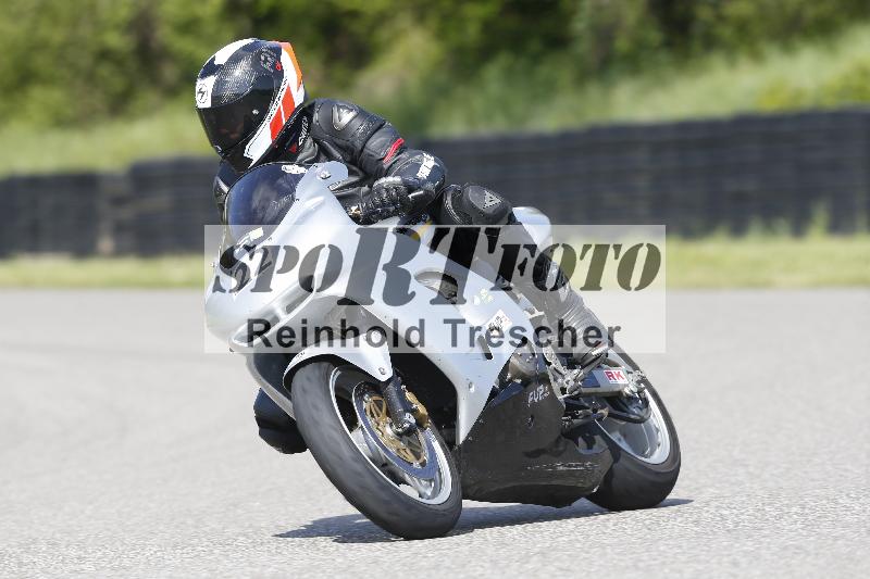 Archiv-2025/09 22.04.2025 Cornu Master School ADR/rot-rouge/22